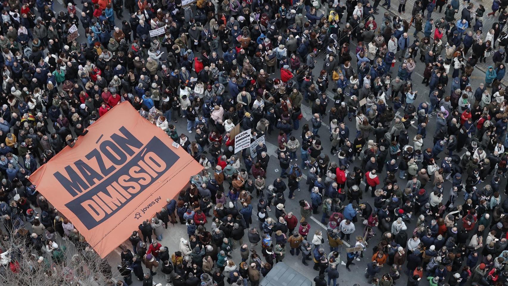 Actualidad política, en directo | Miles de manifestantes se concentran en Valencia para pedir la dimisión de Mazón