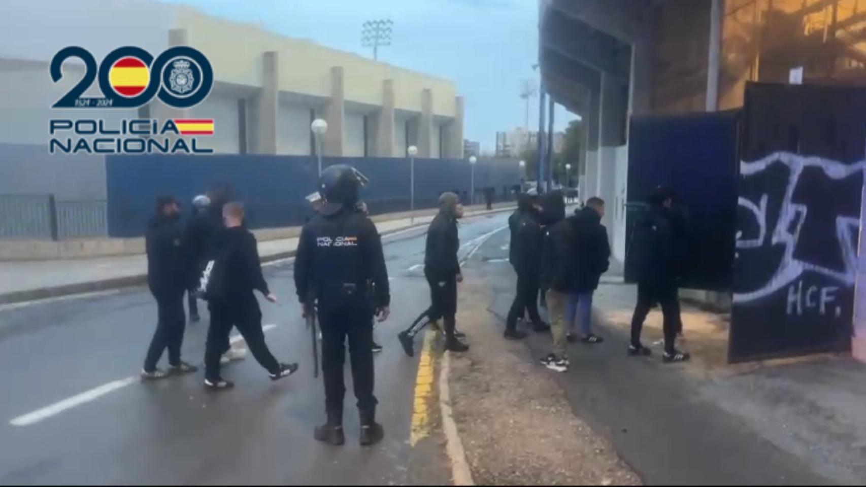 Detenidas once personas en Alicante por una pelea con palos y piedras entre seguidores del Hércules y el Recreativo