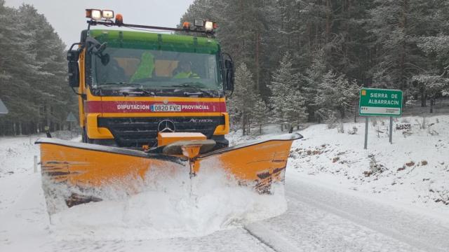 Máquina quitanieves en Teruel