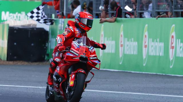 Marc Márquez celebra el triunfo en el GP de Tailandia.