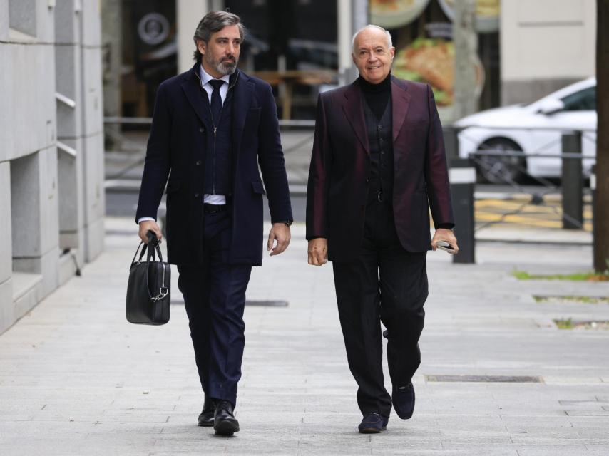 José Luis Moreno con su abogado en las puertas del Tribunal Nacional.