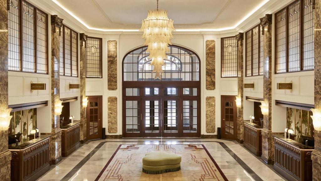La recepción de The Palace, a Luxury Collection Hotel, Madrid, como era en origen.
