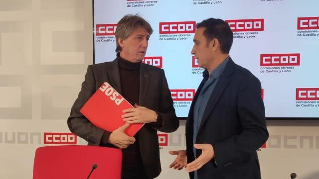 El secretario general del PSOE CyL, Carlos Martínez, y el secretario general de CCOO Castilla y León, Vicente Andrés, en su comparecencia de este lunes