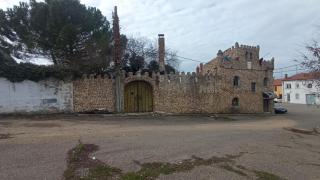 Fachada del castillo en venta en la provincia de León