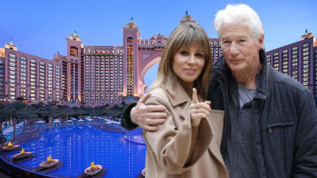 Richard Gere y Alejandra Silva en el hotel de Dubái, en un montaje de EL ESPAÑOL.