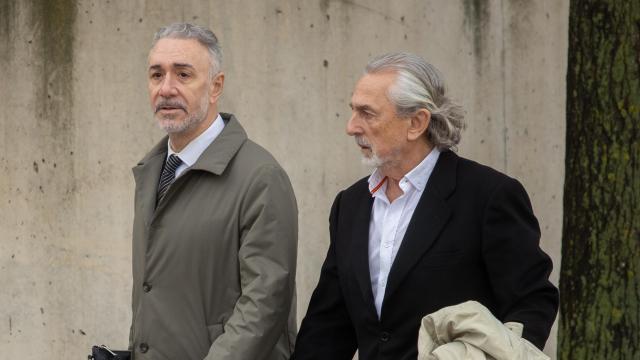 Francisco Correa, junto a su abogado, este lunes, en la Audiencia Nacional.