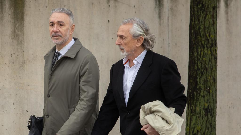 Francisco Correa, junto a su abogado, en la Audiencia Nacional.
