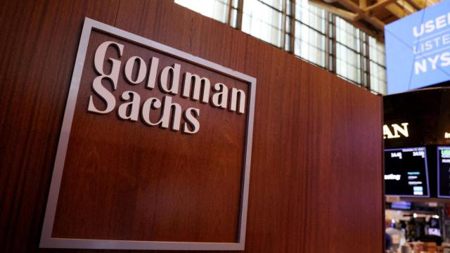 Logo de Goldman Sachs en la Bolsa de Nueva York.