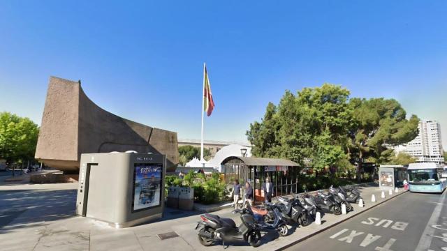 Un baño público situado en la Plaza de Colón, en Madrid.