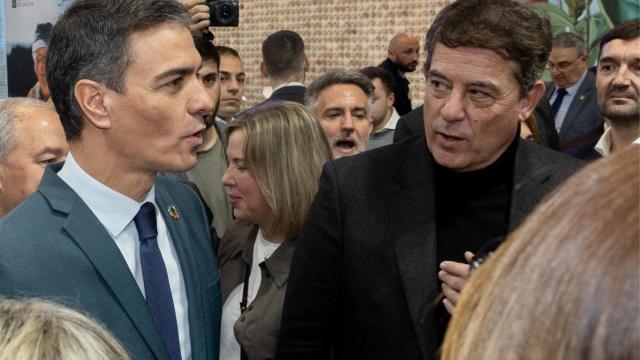 Pedro Sánchez y José Ramón Gómez Besteiro, en una imagen de archivo.