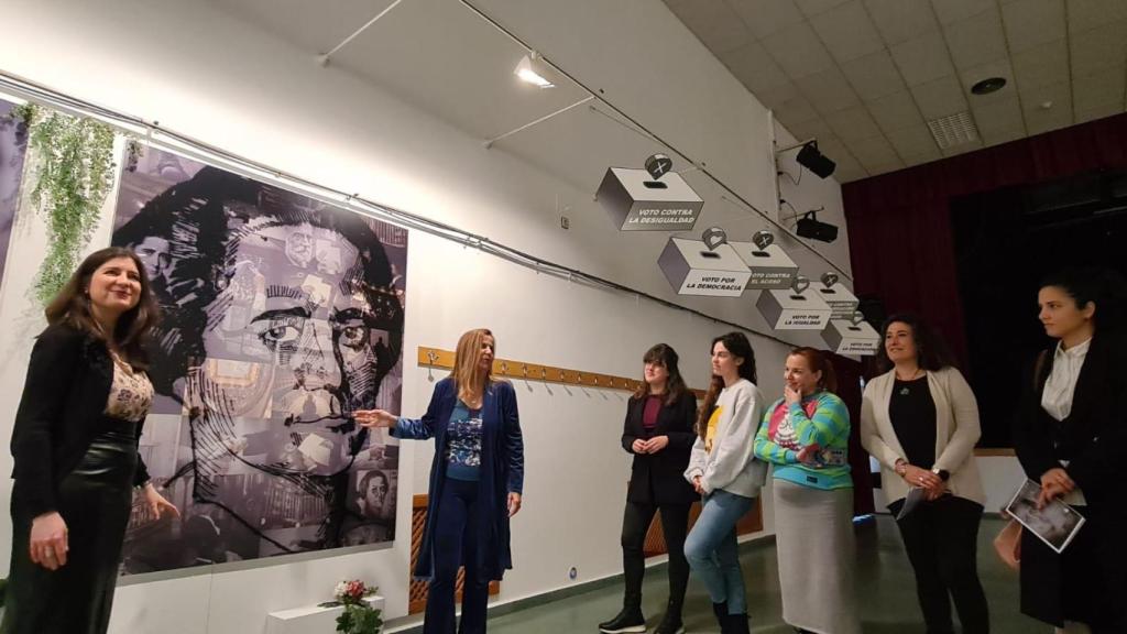 La concejala de Igualdad, Miryam Rodríguez, junto a Esther del Brío, en la Casa de la Mujer de Salamanca