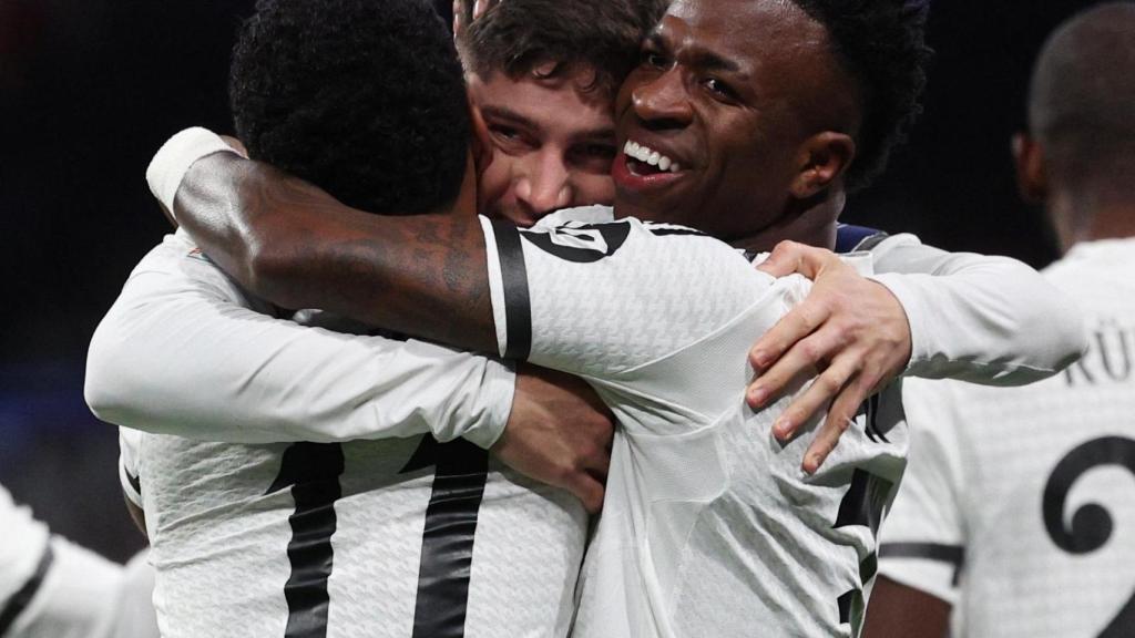 Los jugadores del Real Madrid celebran el primer gol ante el Atlético.