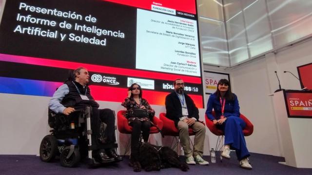 La secretaria de Estado de Digitalización e Inteligencia Artificial, primera por la derecha, durante la presentación del informe.