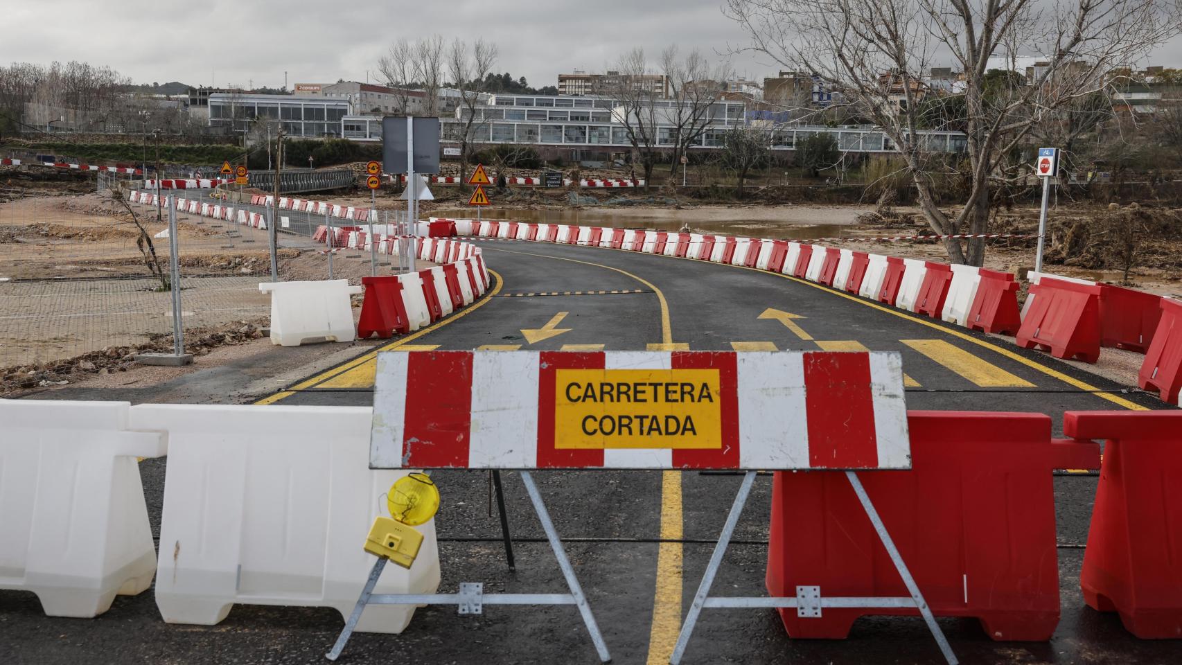 Riesgo de circulación en 11 puntos negros por el temporal de lluvias en Valencia: estas son las carreteras cortadas