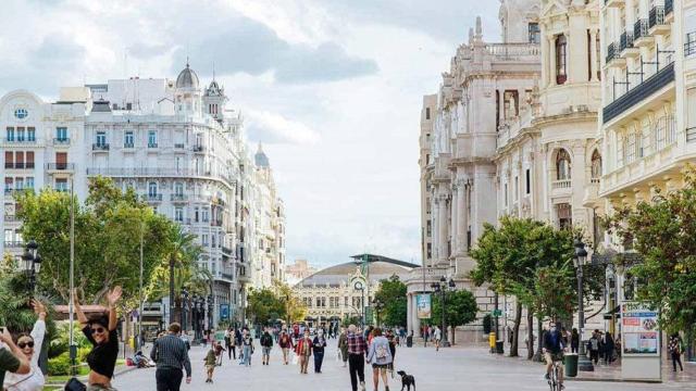 Plaza del Ayuntamiento de Valencia. Visit Valencia