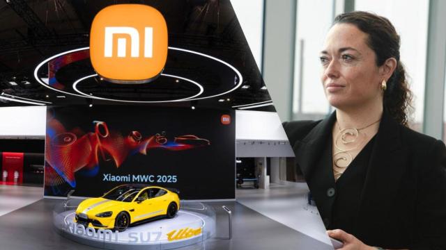 Nelly De Navia, head of marketing at Xiaomi Iberia y el stand de la marca en el MWC