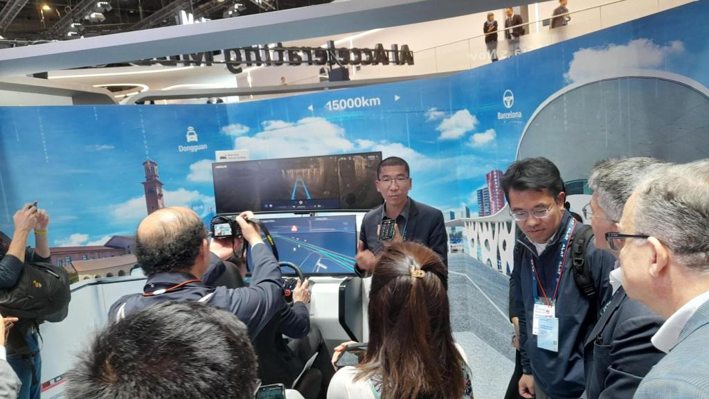 Demostración de la tecnología del vehículo autónomo de Huawei en el 'tour' de 5GAA en MWC.