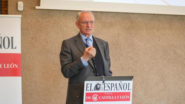 El presidente del Consejo Económico y Social de España, Antón Costas, durante su intervención en el desayuno informativo 'Inteligencia Artificial y economía verde: cómo lograr prosperidad para todos', organizado por EL ESPAÑOL de Castilla y León, este miércoles