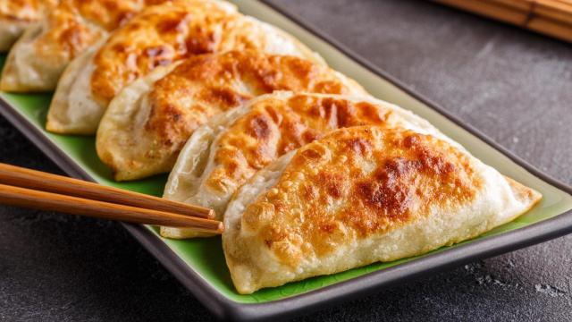 Empanadillas cocinadas sin frituras (Imagen de archivo)