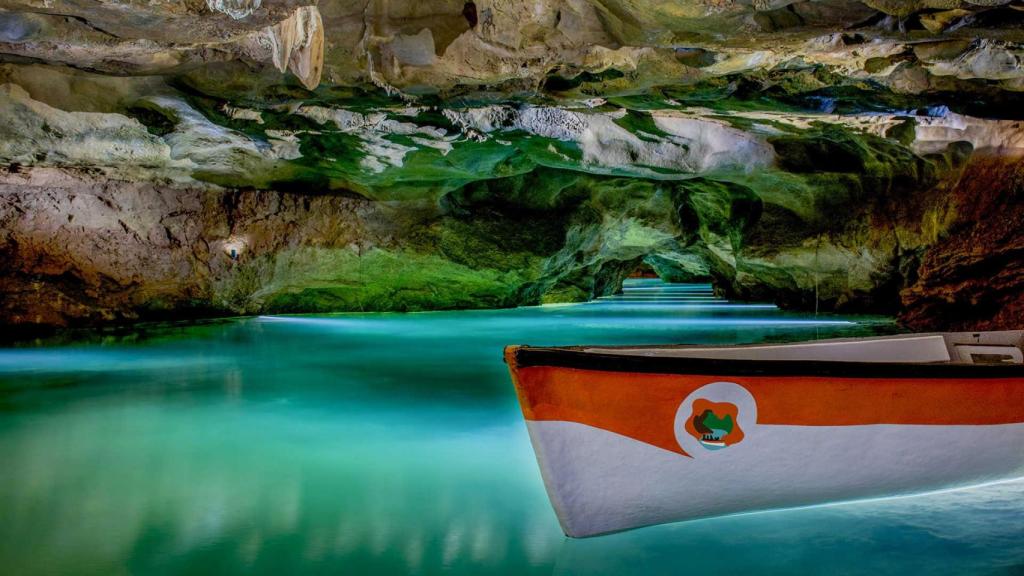 El río subterráneo navegable más grande de Europa. Turisme Comunitat Valenciana