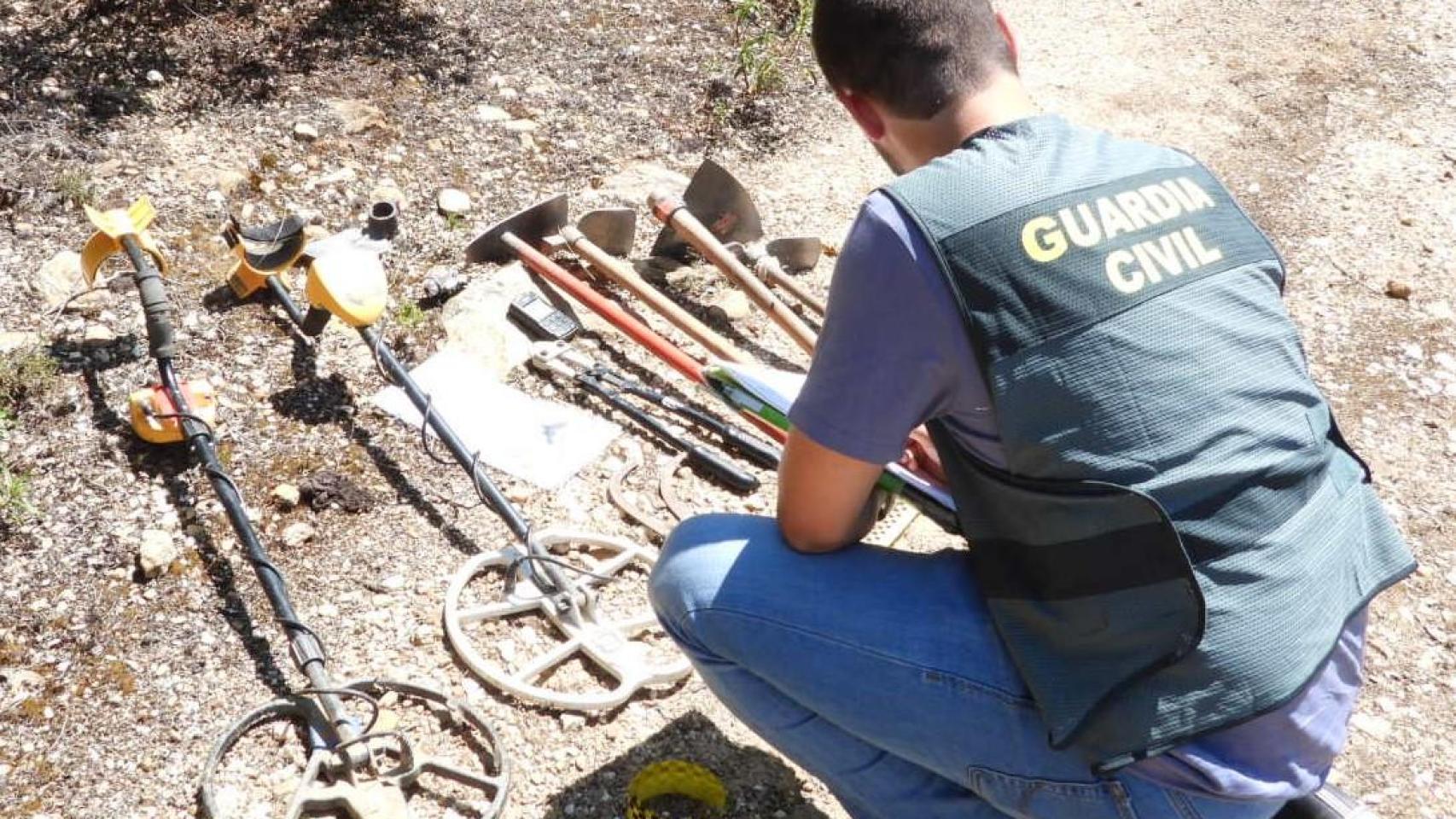 Pillados haciendo de Indiana Jones en las ruinas romanas de Sansueña intentando extraer ilegalmente objetos históricos