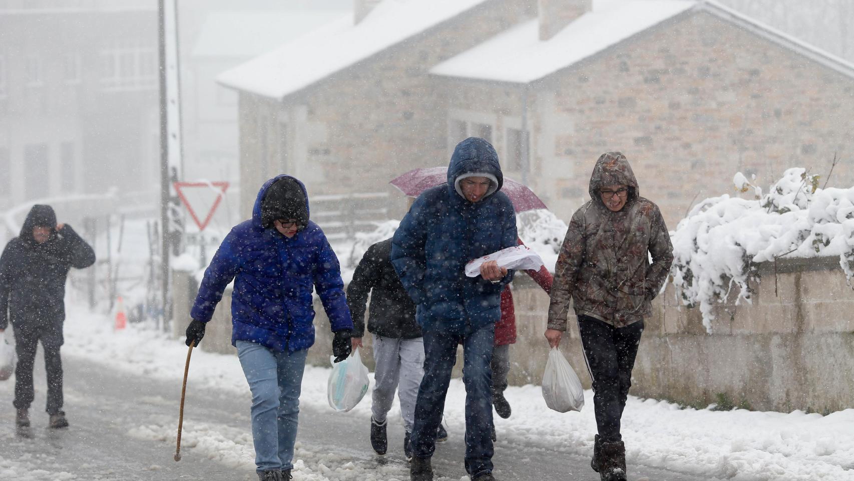 España bajo la nueva borrasca Jana: Aemet avisa por hasta 100 l/m2 de lluvia, 100 km/h de viento y nieve en 13 provincias