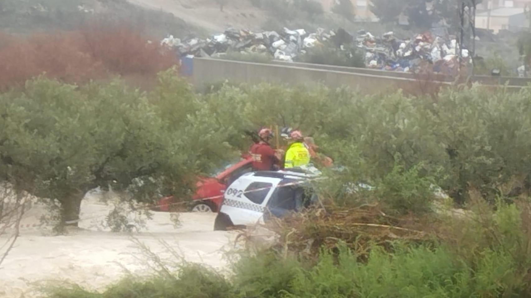 Lorca pide a los vecinos que eviten desplazamientos y cierra las aulas ante la alerta naranja por lluvias de 30 litros por hora