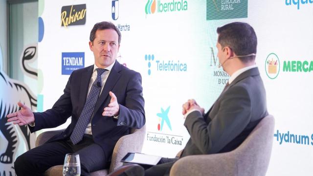 Carlos Velázquez durante su conversación con el director de EL ESPAÑOL - EL DIGITAL CLM, Alberto Morlanes.