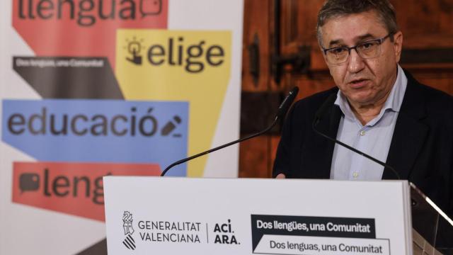 El conseller de Educación, José Antonio Rovira, durante la presentación de la campaña sobre la lengua. Rober Solsona / EP