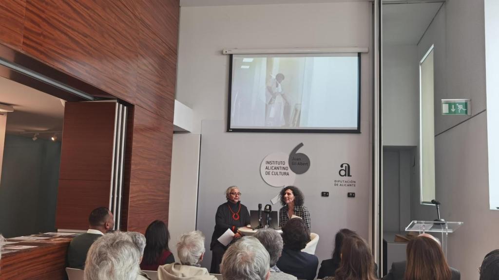 Begoña Deltell y Cristina Martínez, en la presentación este viernes de los premios.