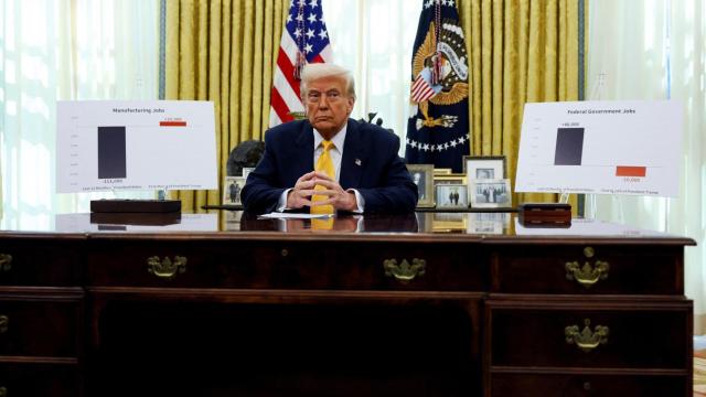 El presidente de EEUU, Donald Trump, pronuncia un discurso en el Despacho Oval de la Casa Blanca.