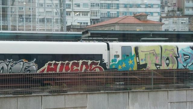 Tren de Renfe S-107 en pruebas en Galicia pintado.