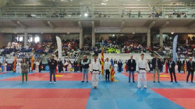 El alcalde Luis Barcala, centro, durante la presentación este sábado de la Supercopa de España de judo en Alicante.