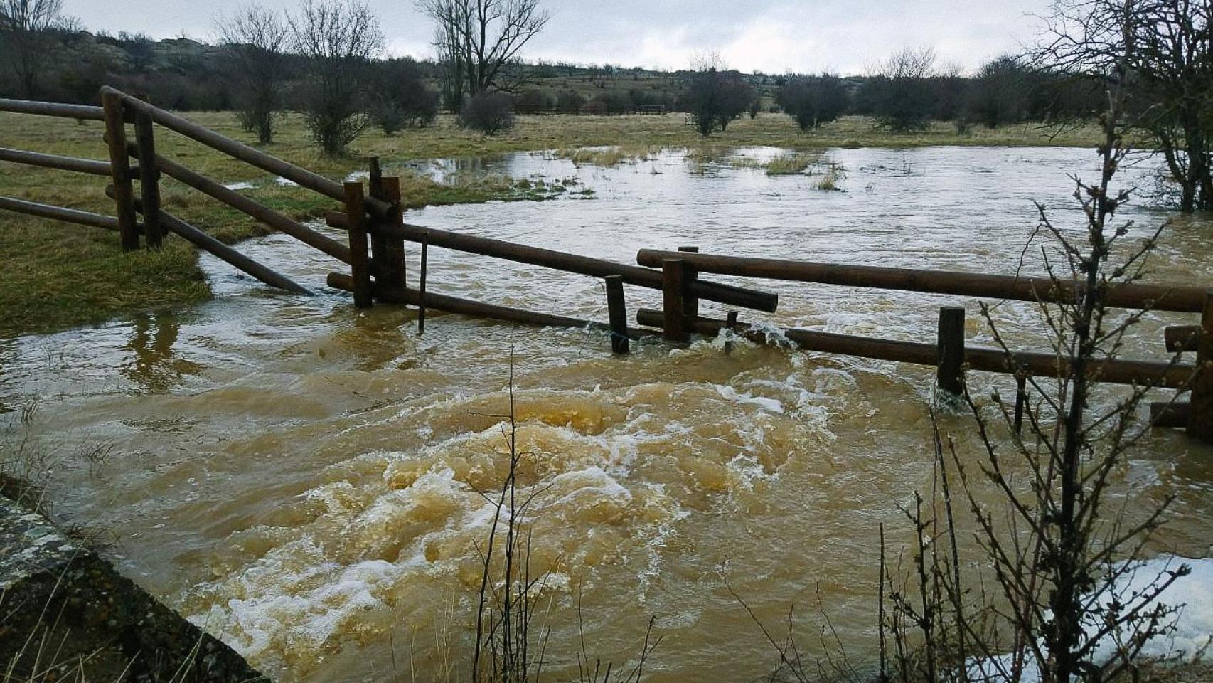 Cien personas evacuadas de un restaurante de Soria por el desbordamiento de un río