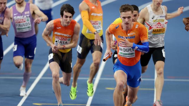 Prueba de relevos en los 4x400 masculinos.