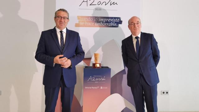 Toni Pérez y Carlos Creuheras, este lunes en la presentación de los finalistas del Azorín.