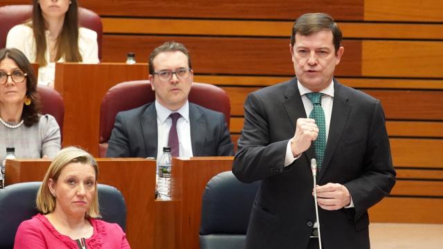 El presidente de la Junta, Alfonso Fernández Mañueco, en el último pleno de las Cortes de Castilla y León