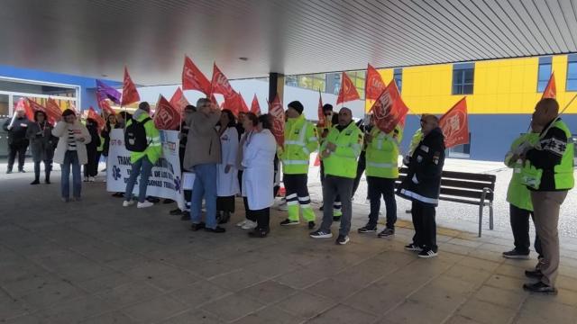 Concentración de trabajadores del transporte sanitario. Foto: Europa Press.