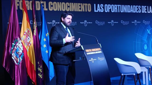 Fernando López Miras inaugura el 'Foro del Conocimiento' en la Universidad Politécnica de Cartagena.