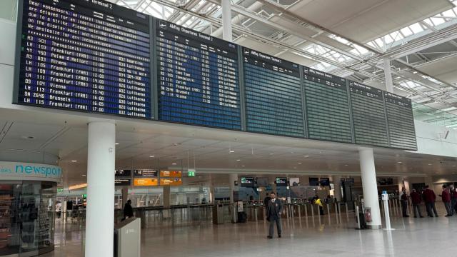 La terminal de salidas vacía del aeropuerto Franz-Josef-Strauss de Múnich.