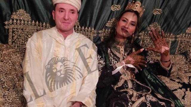 Paco y su mujer, Imane, durante la celebración de su boda en Marruecos.