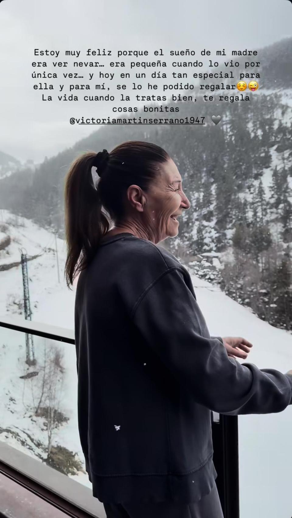 Victoria Martín Serrano frente a la nieve en una 'historias' de Vicky Martín Berrocal.