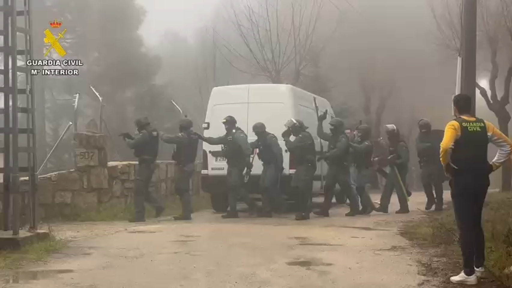 Desmantelan una plantación de marihuana 'indoor' en una vivienda okupada en un pueblo de Ávila: hay cuatro detenidos