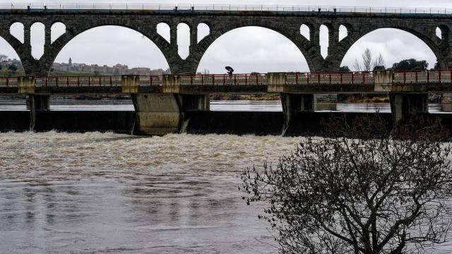 Vista del embalse de Fuentes Claras en Ávila, que presenta altos niveles después de las lluvias caídas en los últimos días.