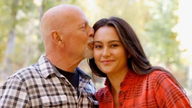 Bruce Willis junto a su mujer, Emma Heming, en una imagen de sus redes sociales.