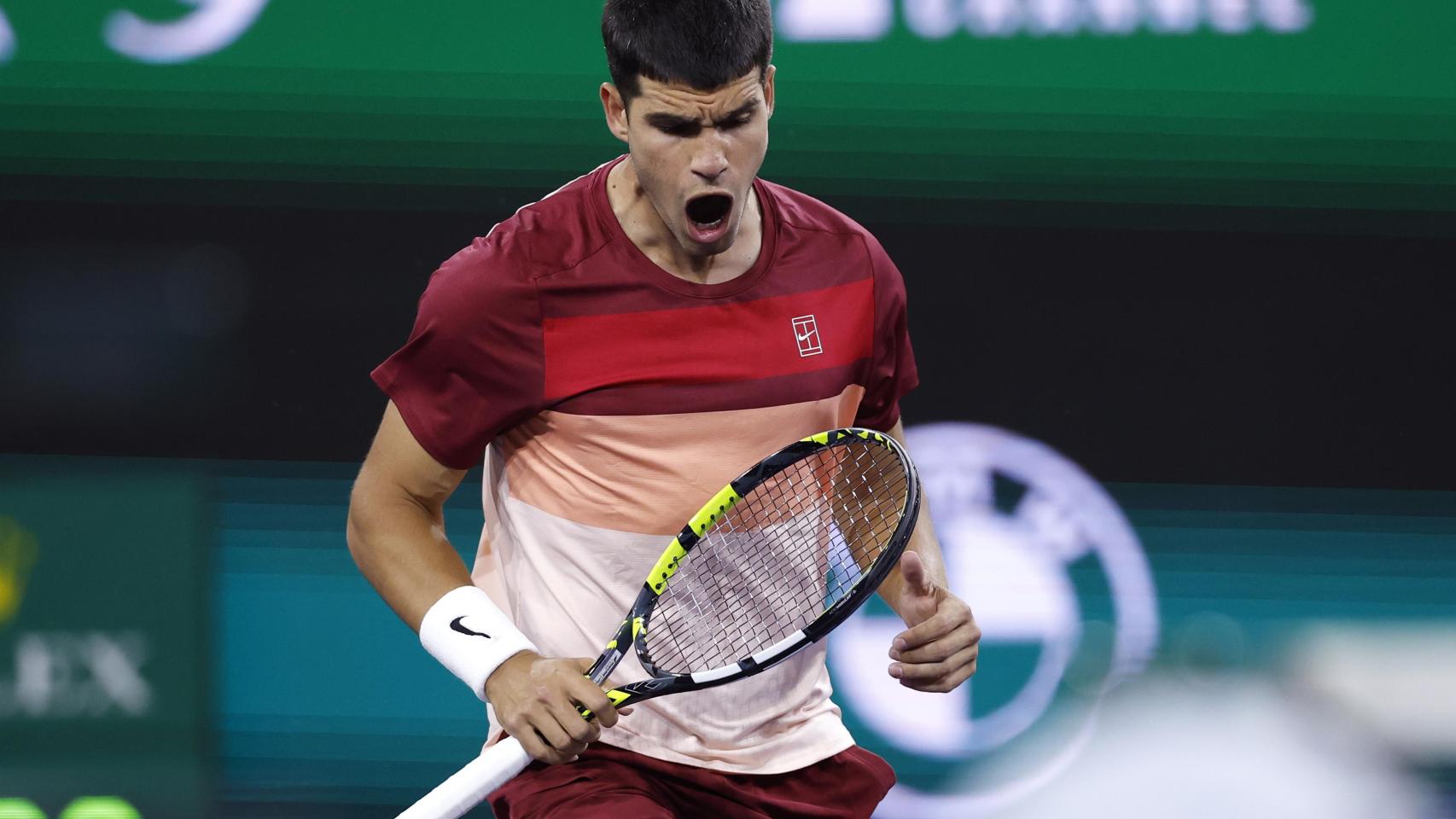 Alcaraz se luce ante Shapovalov y mejora a Nadal y Federer para pasar a octavos en Indian Wells