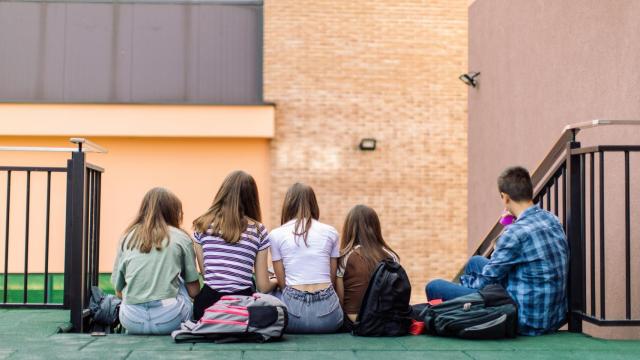 Estudiantes durante el recreo.