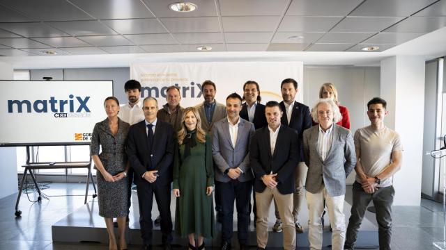 La vicepresidenta de Aragón, Mar Vaquero, junto con las 11 startups elegidas.