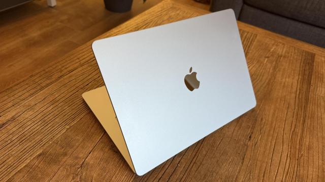 MacBook Air M4 con su nueva terminación Cielo Azul