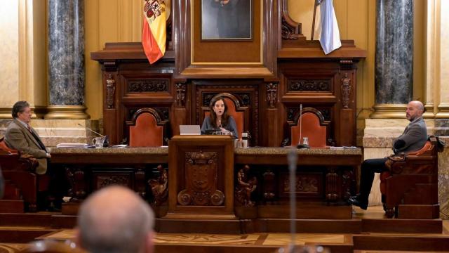 La alcaldesa de A Coruña, Inés Rey, durante el pleno por la cuestión de confianza vinculada al presupuesto de 2025